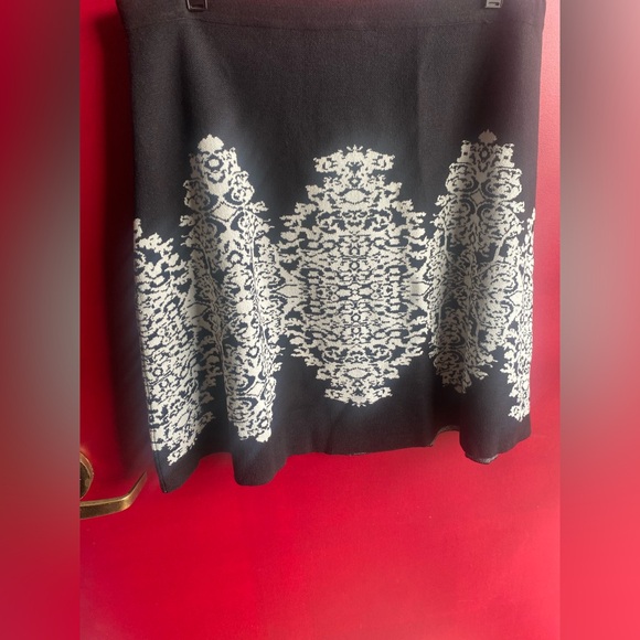 Roz & Ali Dresses & Skirts - Roz and Ali Festive Knit Black and White A-line Large Petite Skirt
